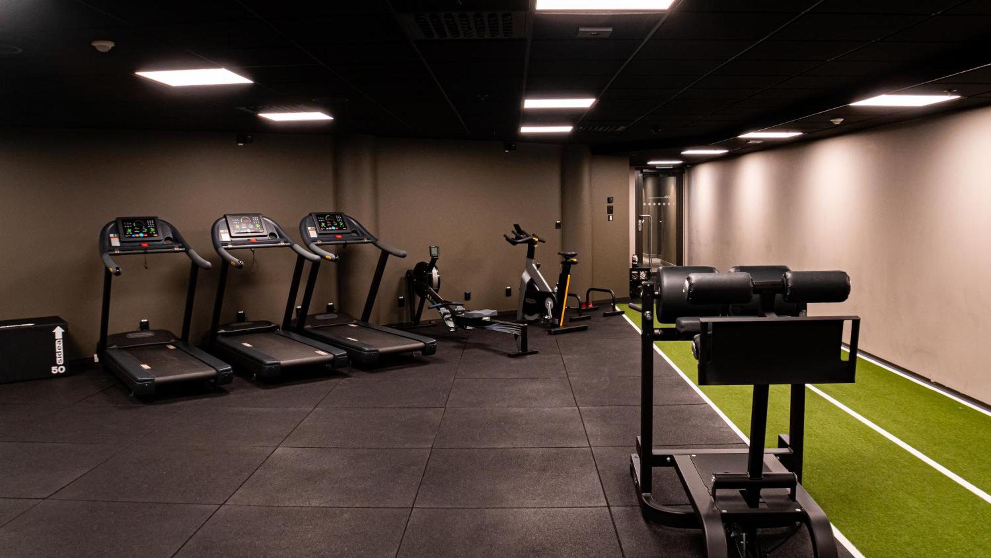 Comfort Hotel Arlanda Airport Terminal المظهر الخارجي الصورة Gym interior design