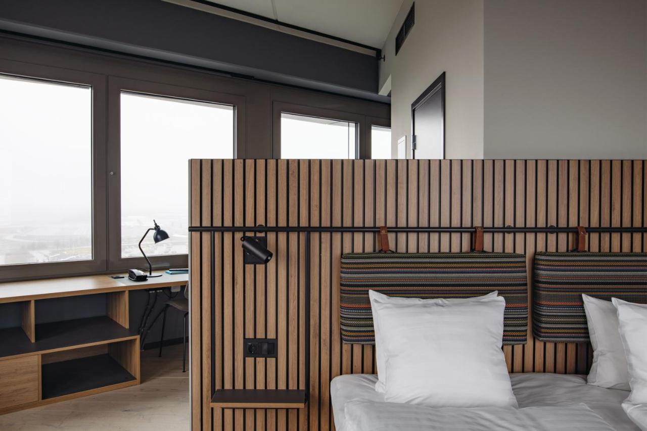 Comfort Hotel Arlanda Airport Terminal المظهر الخارجي الصورة Detail of the headboard