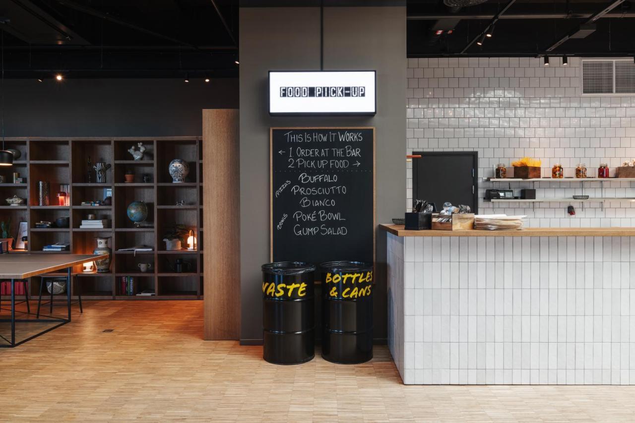 Comfort Hotel Arlanda Airport Terminal المظهر الخارجي الصورة Menu board at Food Pick-up